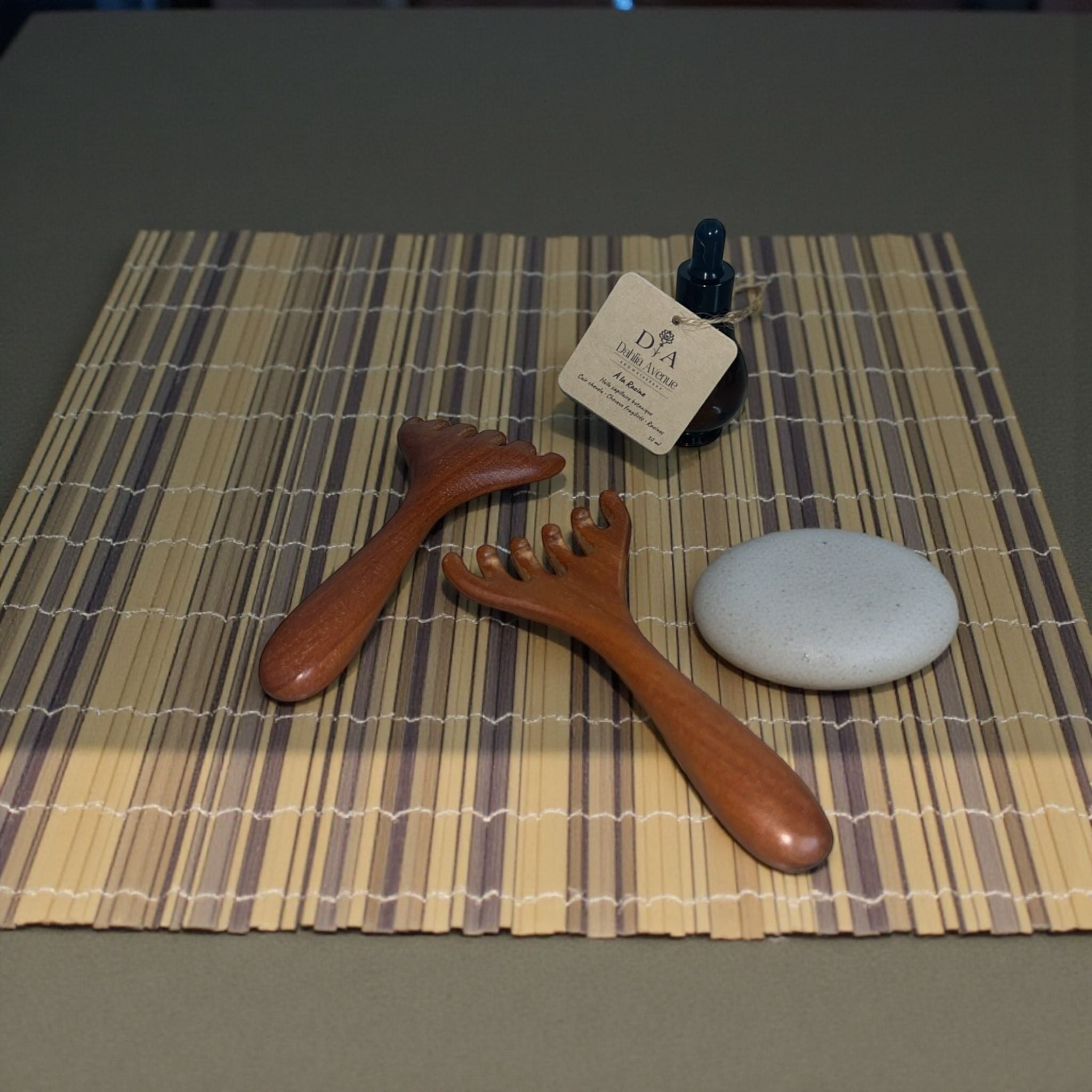 Peigne de massage en bois de santal