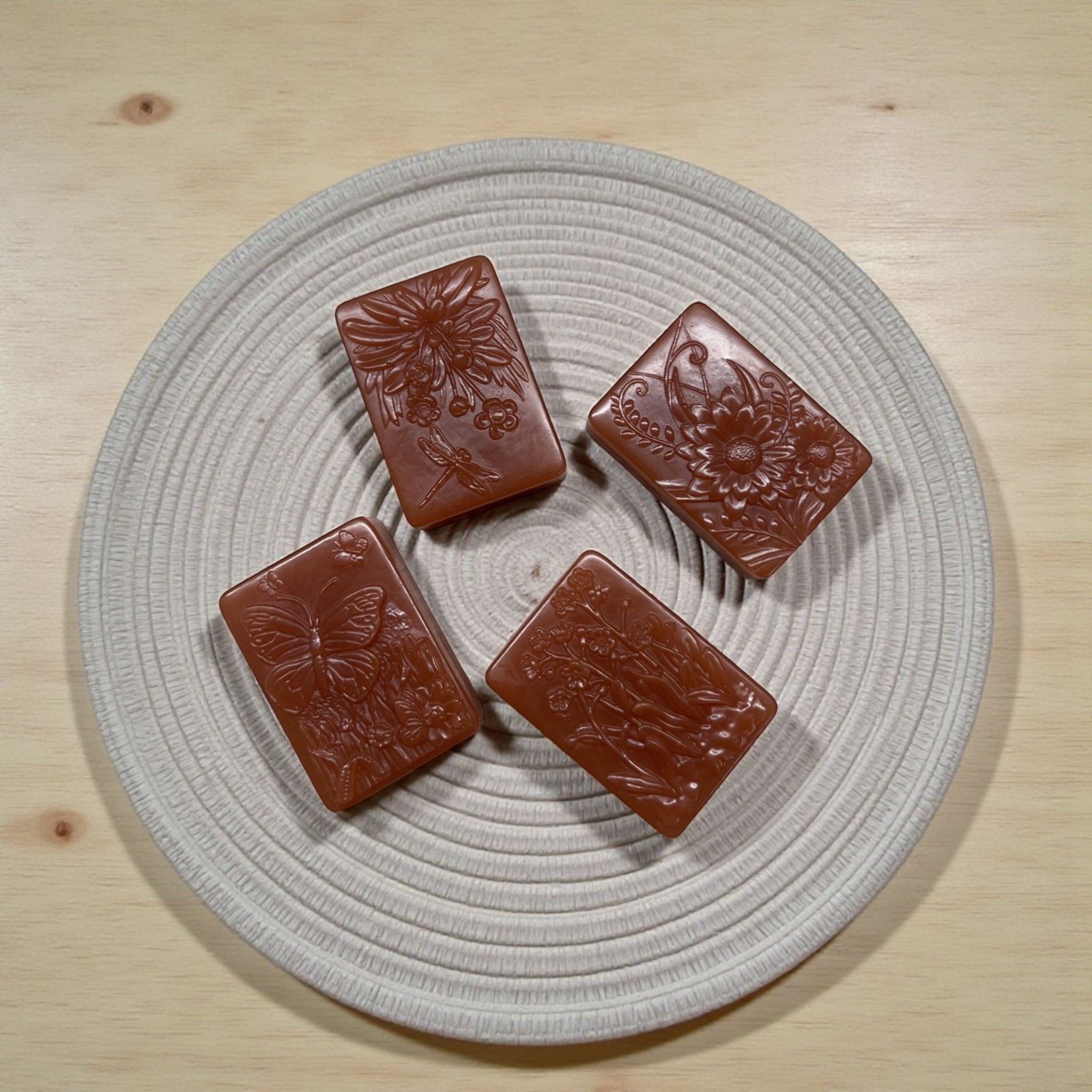 Savon artisanal Hibiscus & Argile rose – Éclat Botanique